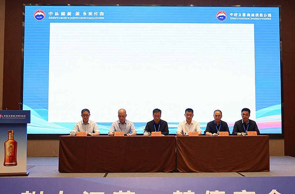ChessBase công bố loạt sản phẩm huấn luyện tháng 8: Phân tích chiến lược nội dung từ Petroff đến kỹ năng vị trí