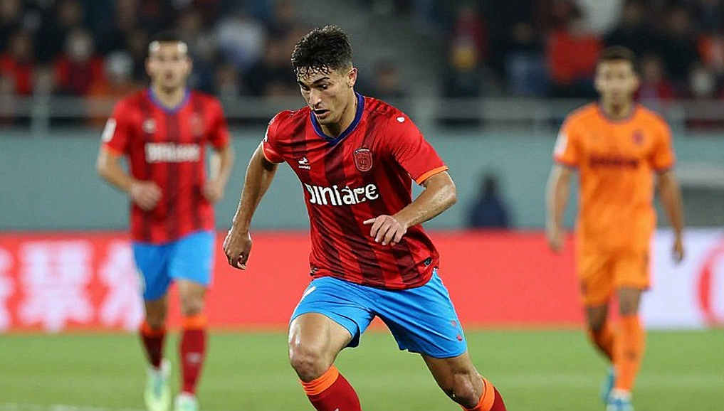 Nguyễn Xuân Son và bài toán mật độ thi đấu mà V.League chưa chịu giải