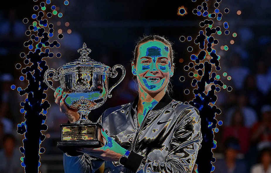 Fernandez vô địch Singapore Open: Set hai 6-0 và khoảng trống sau lưng cú giao bóng