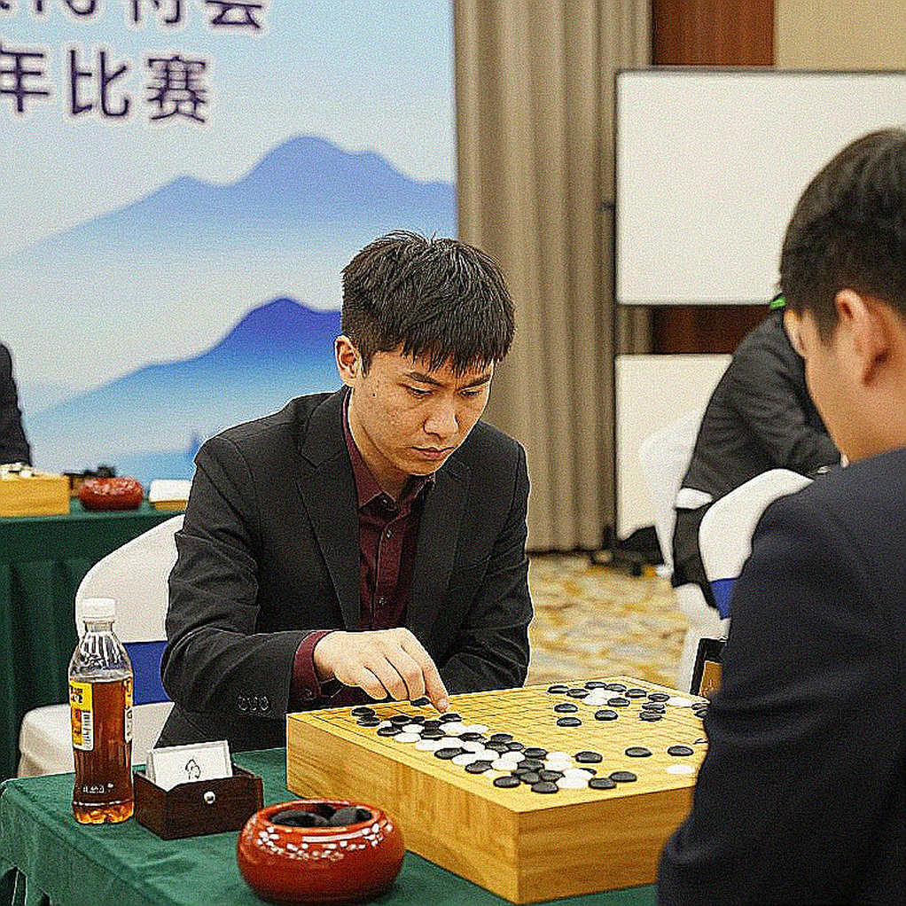 Khai cuộc Scotland: Kasparov 2026, một video huấn luyện và dòng tiêu đề không khớp nội dung