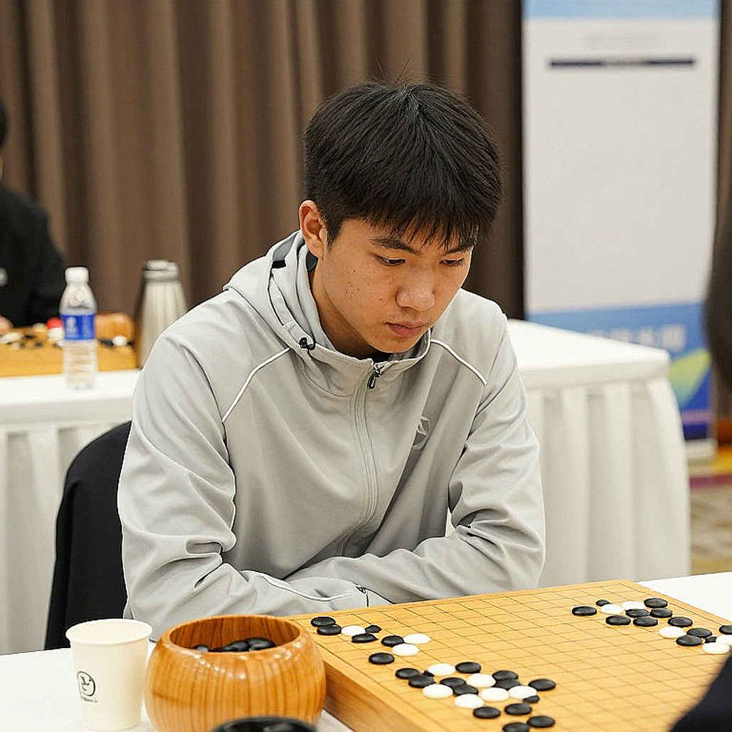 Người thầy mới trên giá sách cũ: ChessBase, Kostya Kavutskiy và thị trường cờ vua nhập môn